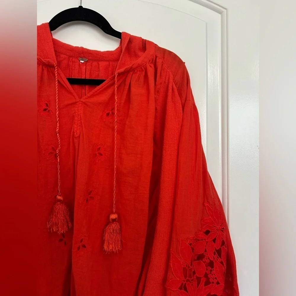 Free People Tropical Summer Red Knit Embroidered Blouse size small boho flowy